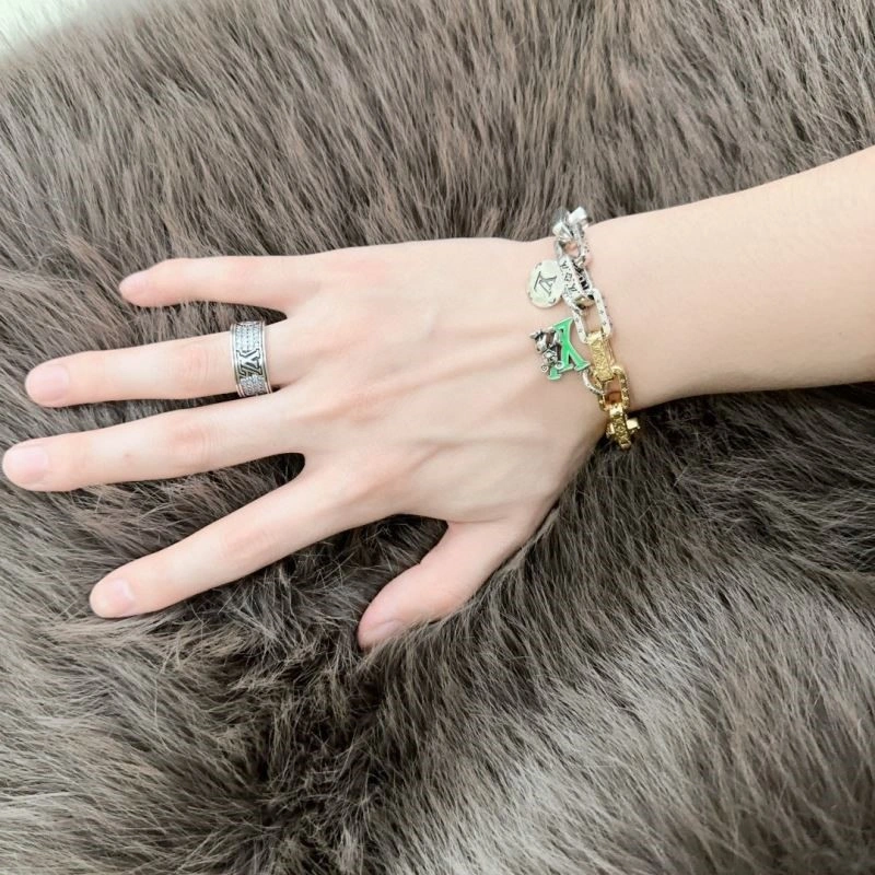 TimelessDesign Louis Vuitton Bracelets 249606
