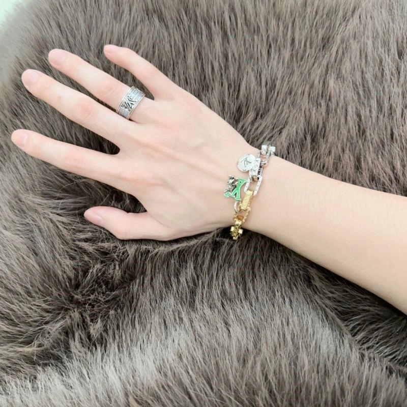 TimelessDesign Louis Vuitton Bracelets 249606
