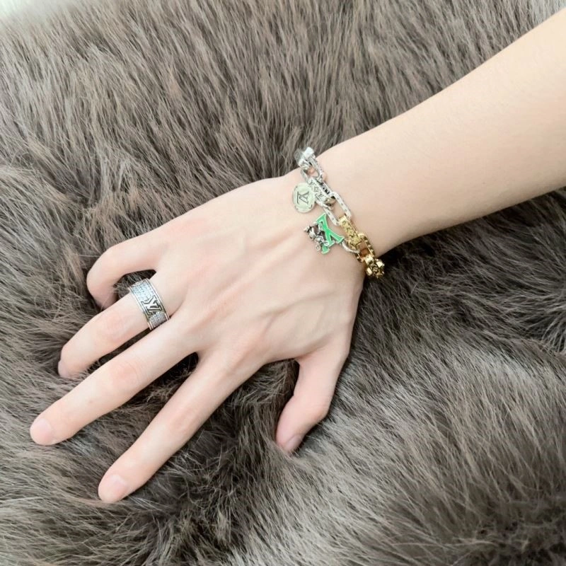 TimelessDesign Louis Vuitton Bracelets 249606
