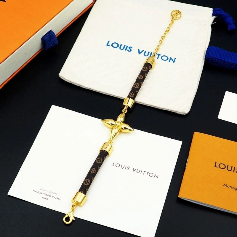 Stylish Louis Vuitton Bracelets 249602