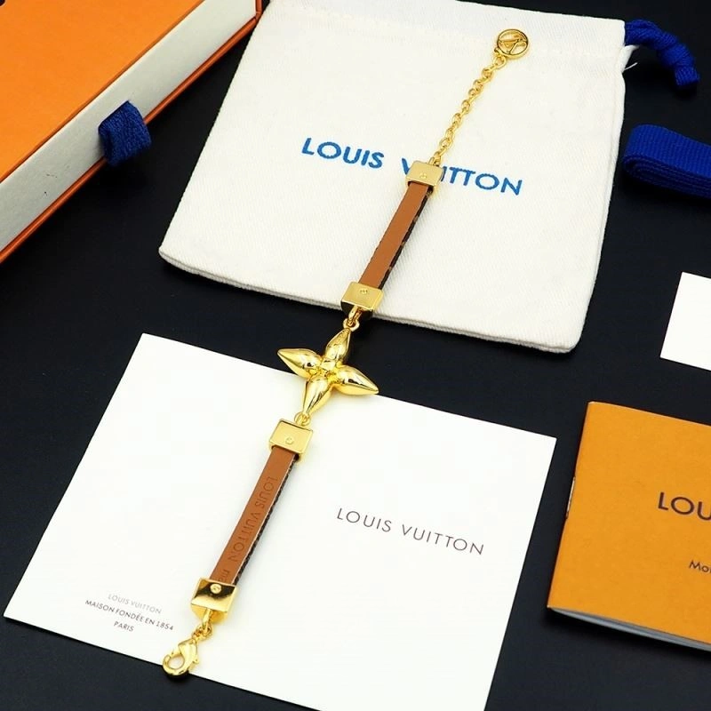 Stylish Louis Vuitton Bracelets 249602