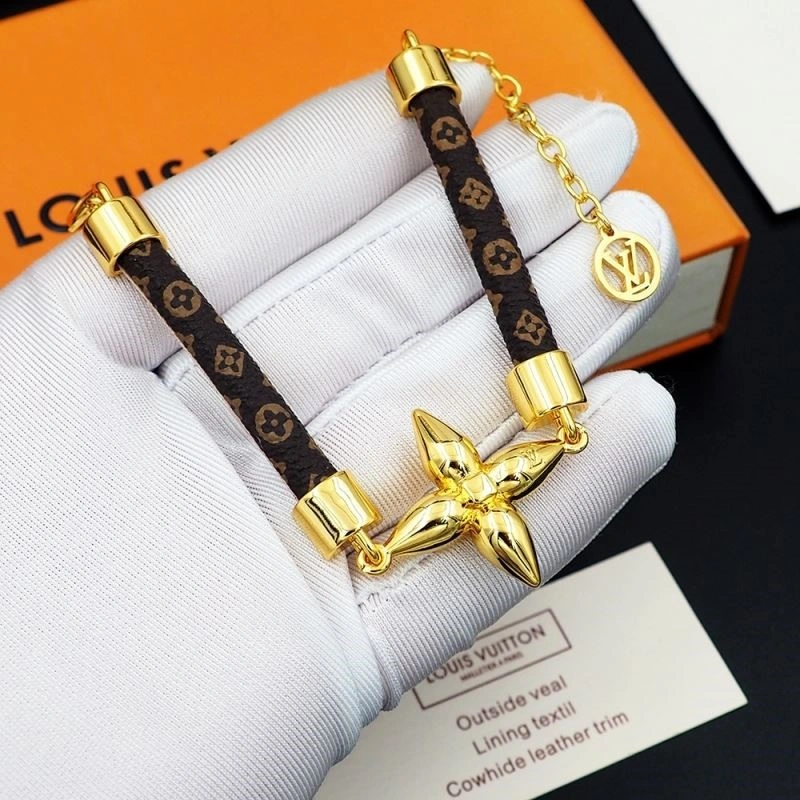 Stylish Louis Vuitton Bracelets 249602