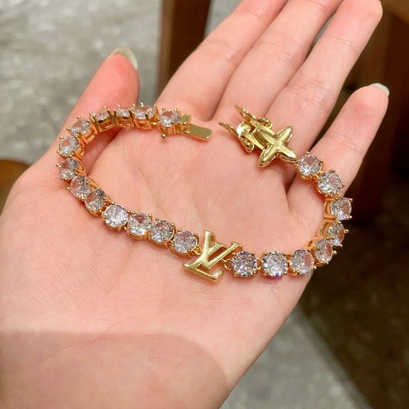 Louis Vuitton Bracelets Bold 249616