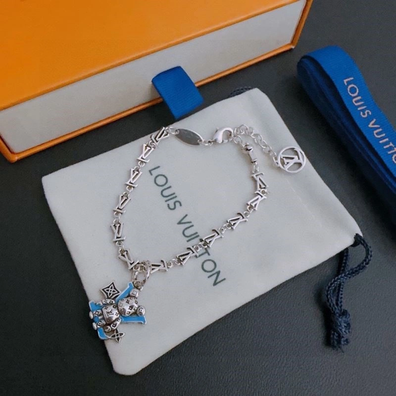 Comfortable Louis Vuitton Bracelets 249625