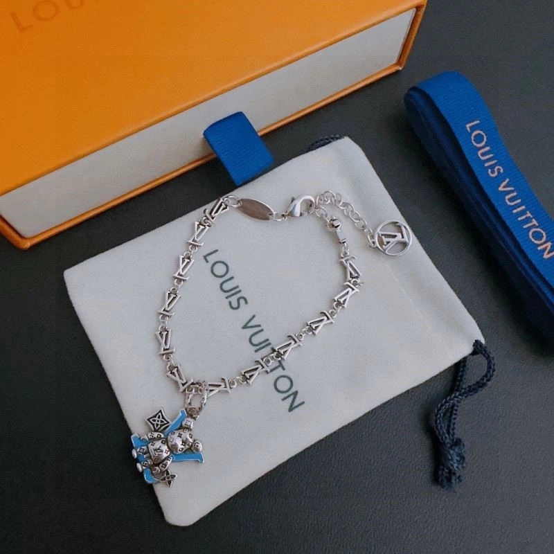 Comfortable Louis Vuitton Bracelets 249625