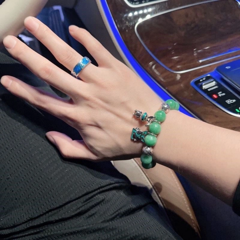 Lightweight Louis Vuitton Bracelets 249629