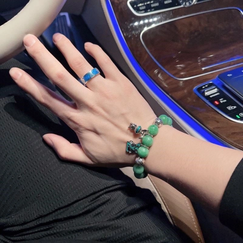 Lightweight Louis Vuitton Bracelets 249629