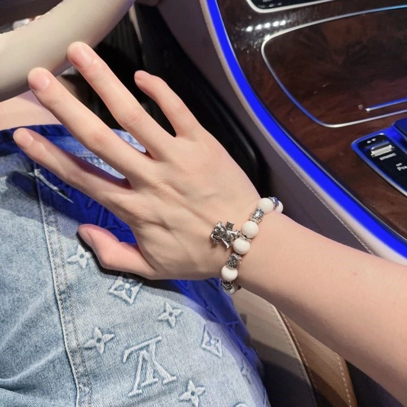 Louis Vuitton Bracelets Effortless 249601