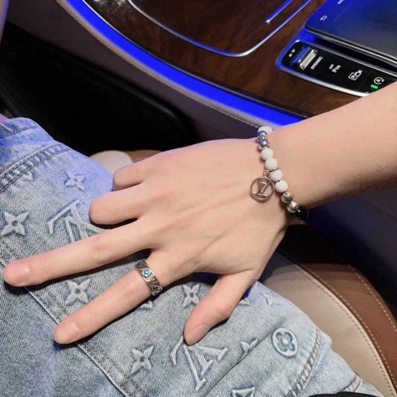 Seasonal Louis Vuitton Bracelets 249613