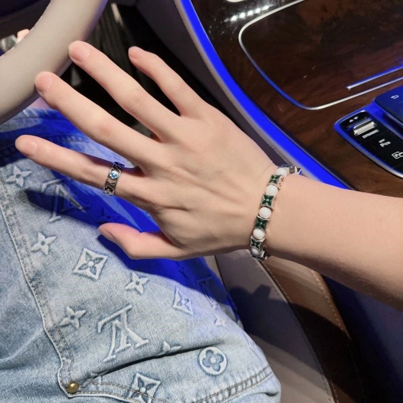 Louis Vuitton Bracelets Unisex 249622
