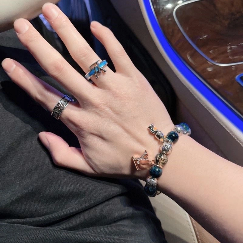 Casual Louis Vuitton Bracelets 249596