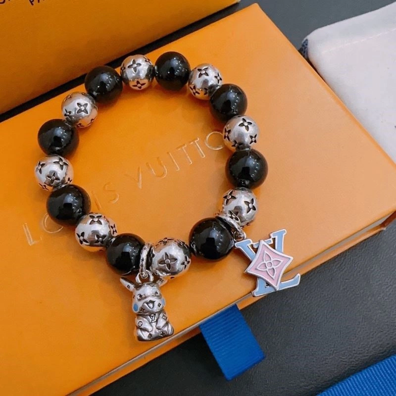 Sleek Louis Vuitton Bracelets 249607