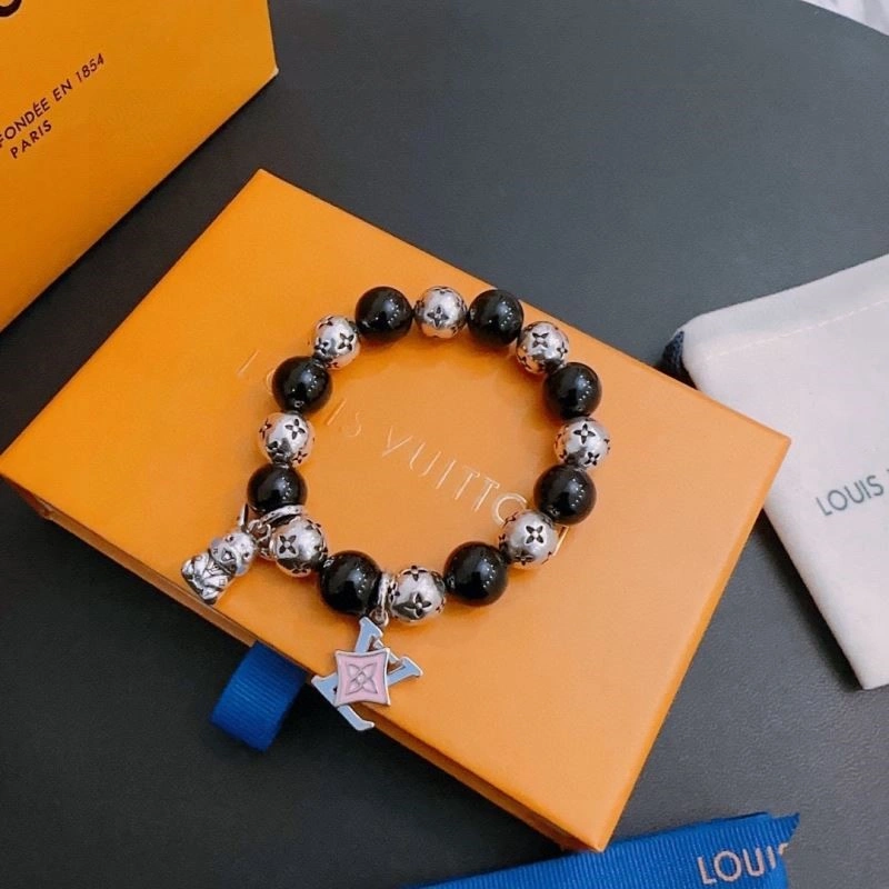 Sleek Louis Vuitton Bracelets 249607