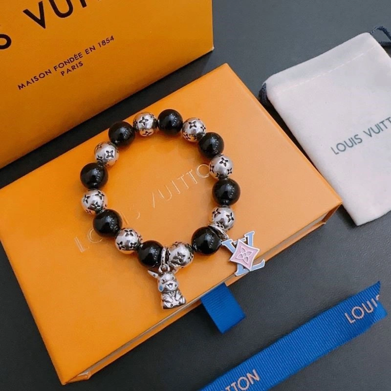 Sleek Louis Vuitton Bracelets 249607