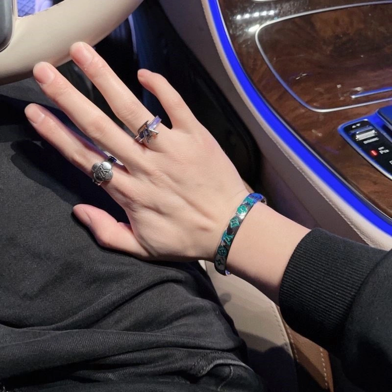Louis Vuitton Bracelets Soft 249605
