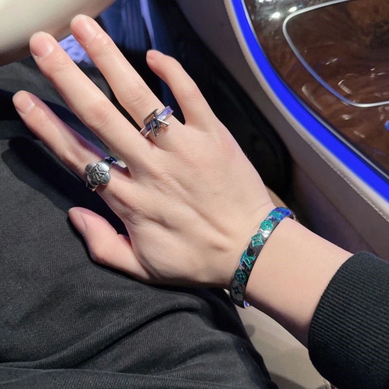 Louis Vuitton Bracelets Soft 249605