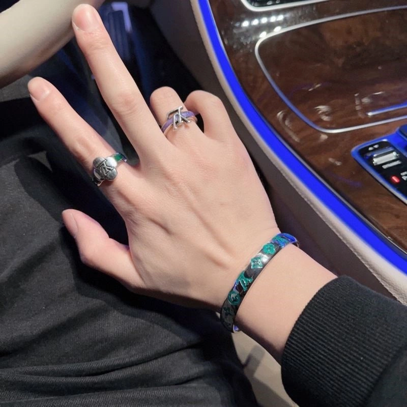Louis Vuitton Bracelets Soft 249605