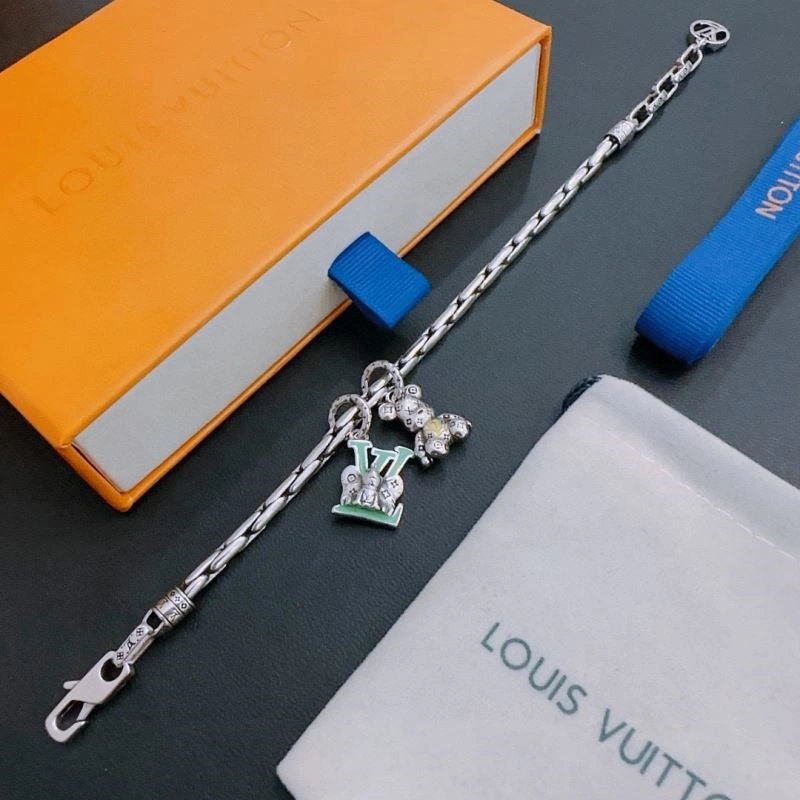 Breathable Louis Vuitton Bracelets 249615