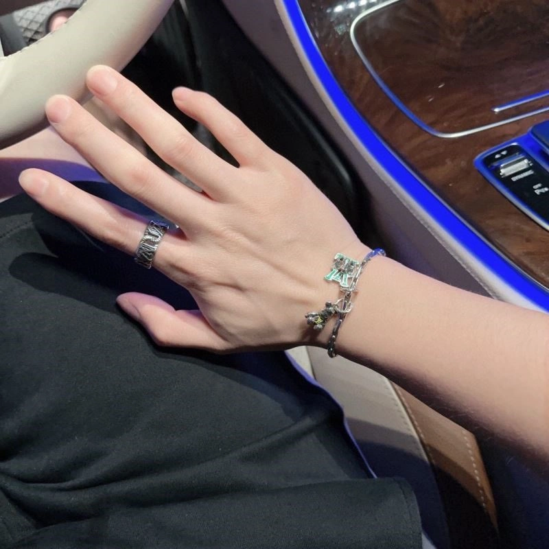 Breathable Louis Vuitton Bracelets 249615