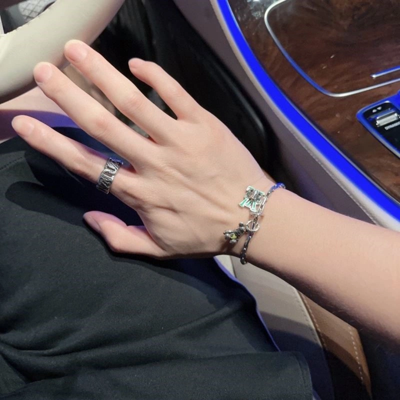 Breathable Louis Vuitton Bracelets 249615
