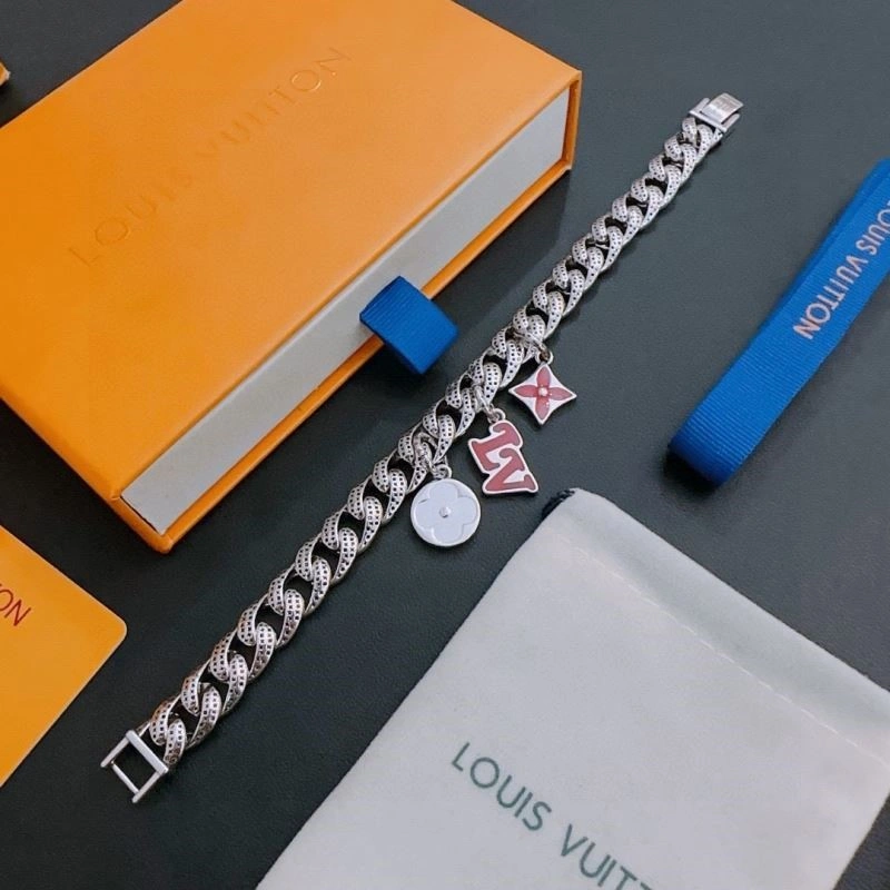 Resilient Louis Vuitton Bracelets 249595