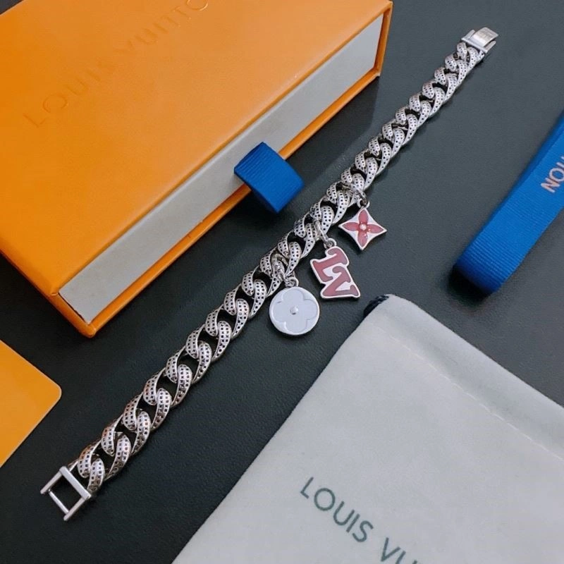 Resilient Louis Vuitton Bracelets 249595