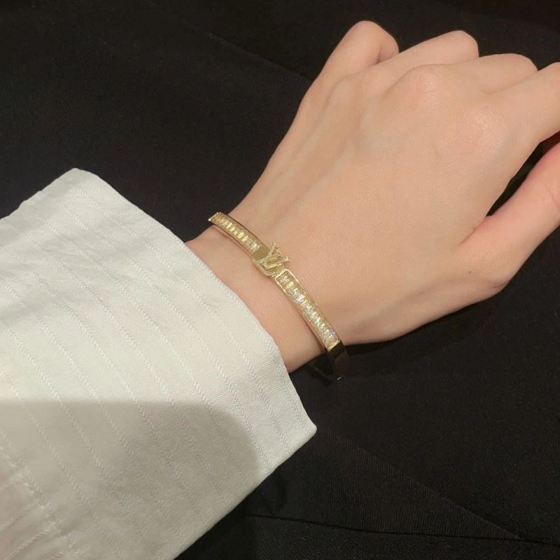 Louis Vuitton Bracelets EyeCatching 249573