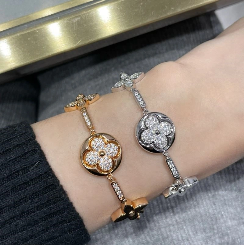 EyeCatching Louis Vuitton Bracelets 249580