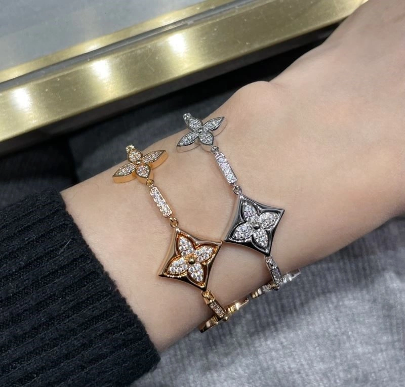 EyeCatching Louis Vuitton Bracelets 249580