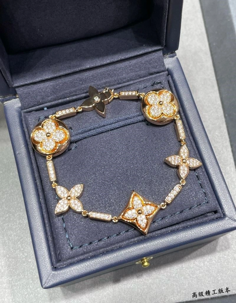 EyeCatching Louis Vuitton Bracelets 249580