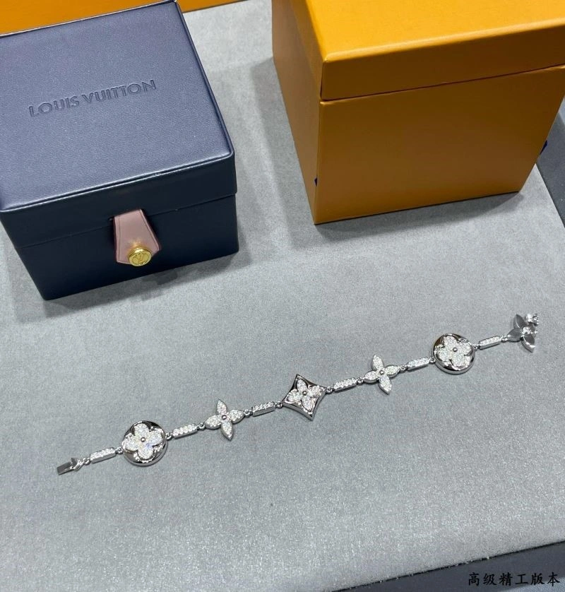 EyeCatching Louis Vuitton Bracelets 249580