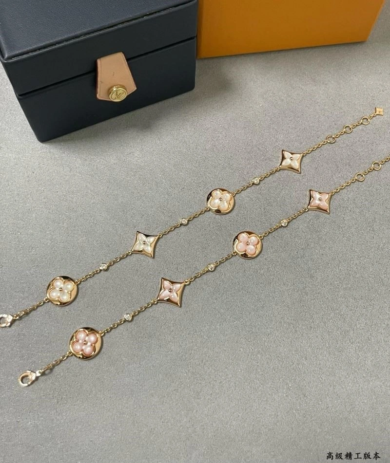 Elegant Louis Vuitton Bracelets 249586