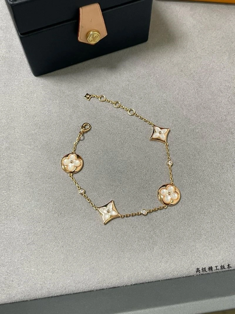 Elegant Louis Vuitton Bracelets 249586