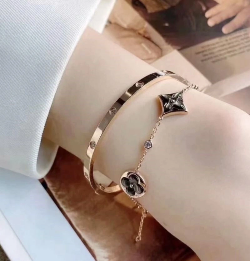 EyeCatching Louis Vuitton Bracelets 249583