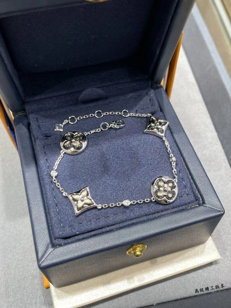 EyeCatching Louis Vuitton Bracelets 249583
