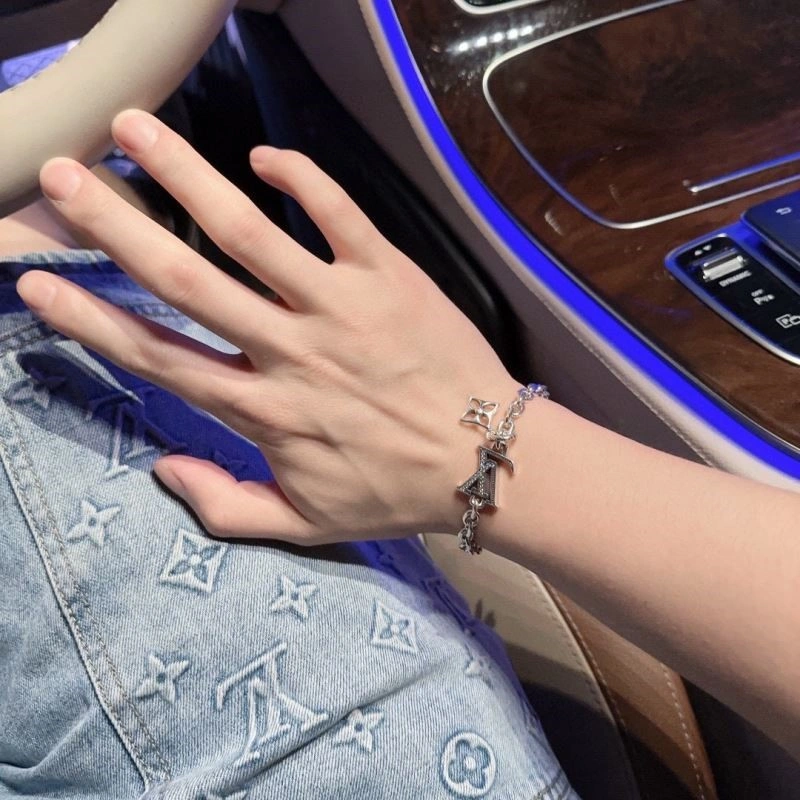 Louis Vuitton Bracelets Minimalist 249585