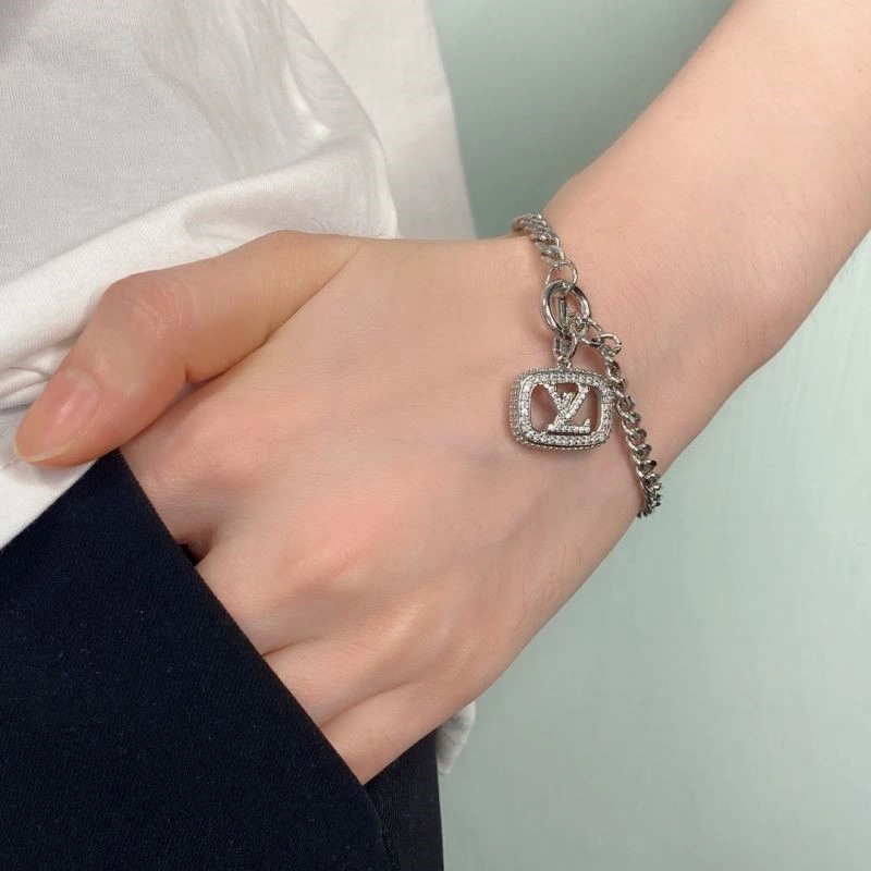 Louis Vuitton Bracelets Durable 249565