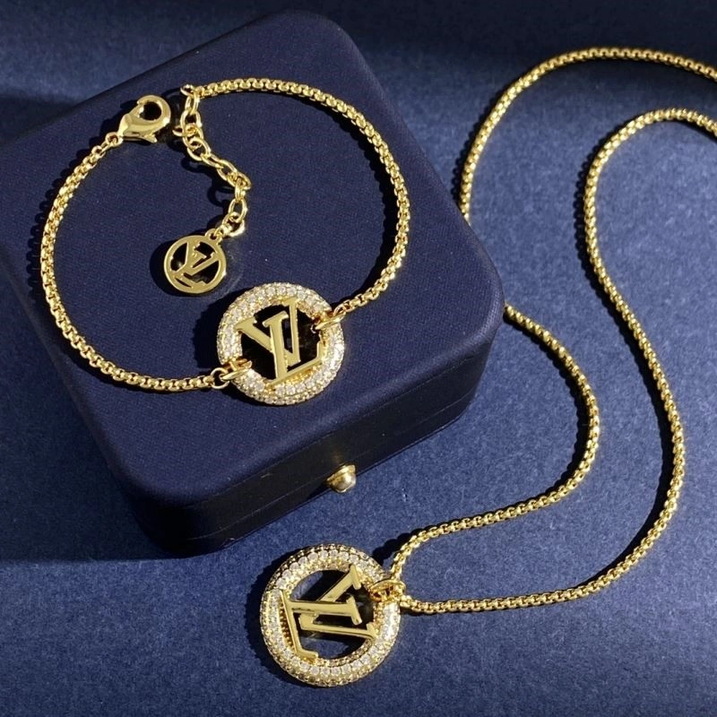 UrbanChic Louis Vuitton Bracelets 249571