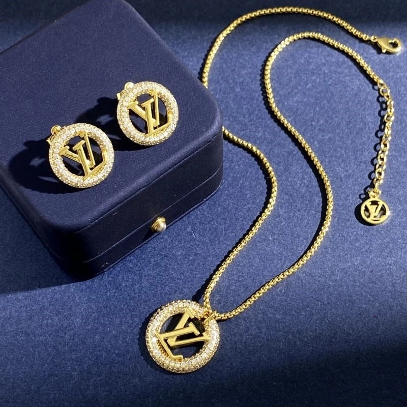 UrbanChic Louis Vuitton Bracelets 249571