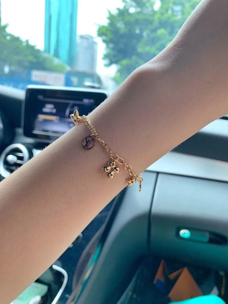 Louis Vuitton Bracelets DailyWear 249554