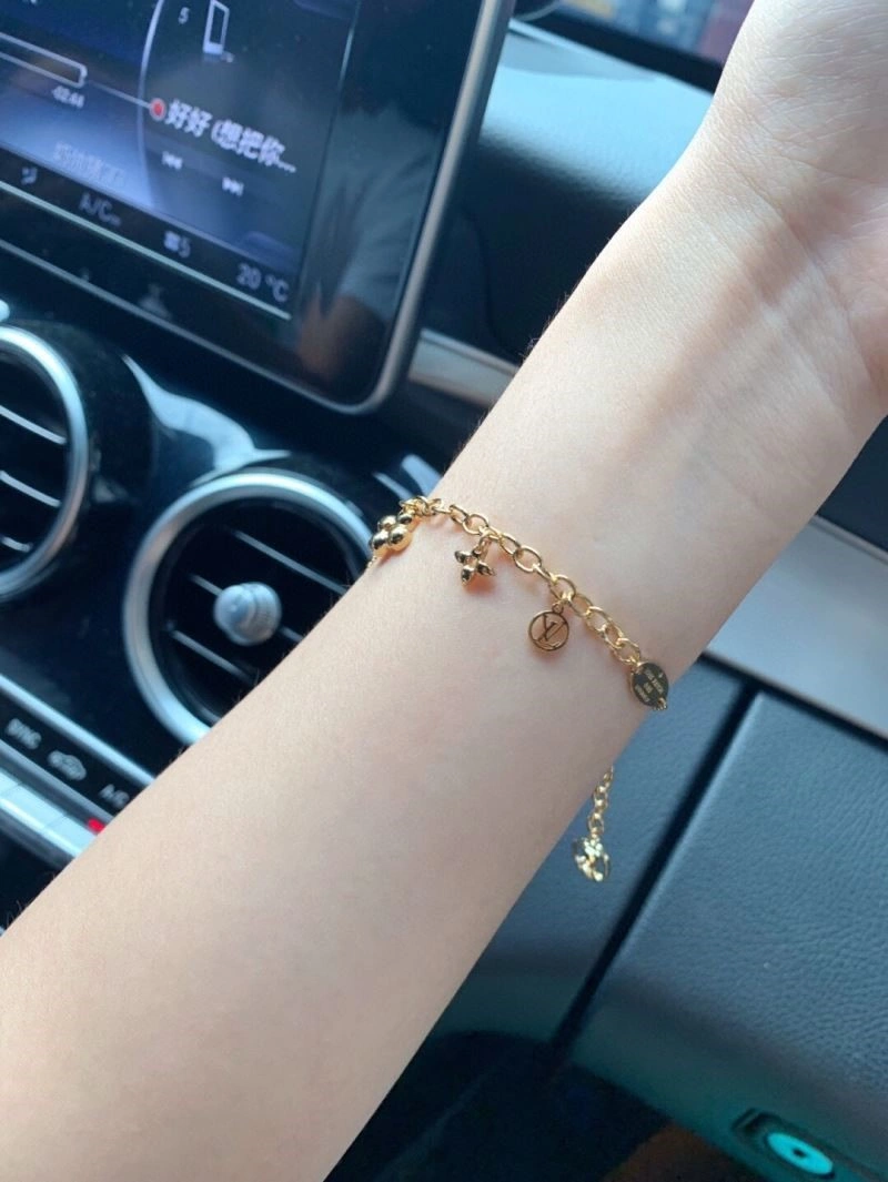 Louis Vuitton Bracelets DailyWear 249554