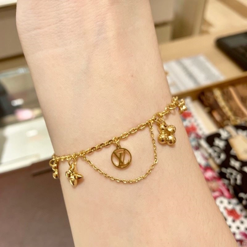 Louis Vuitton Bracelets DailyWear 249554