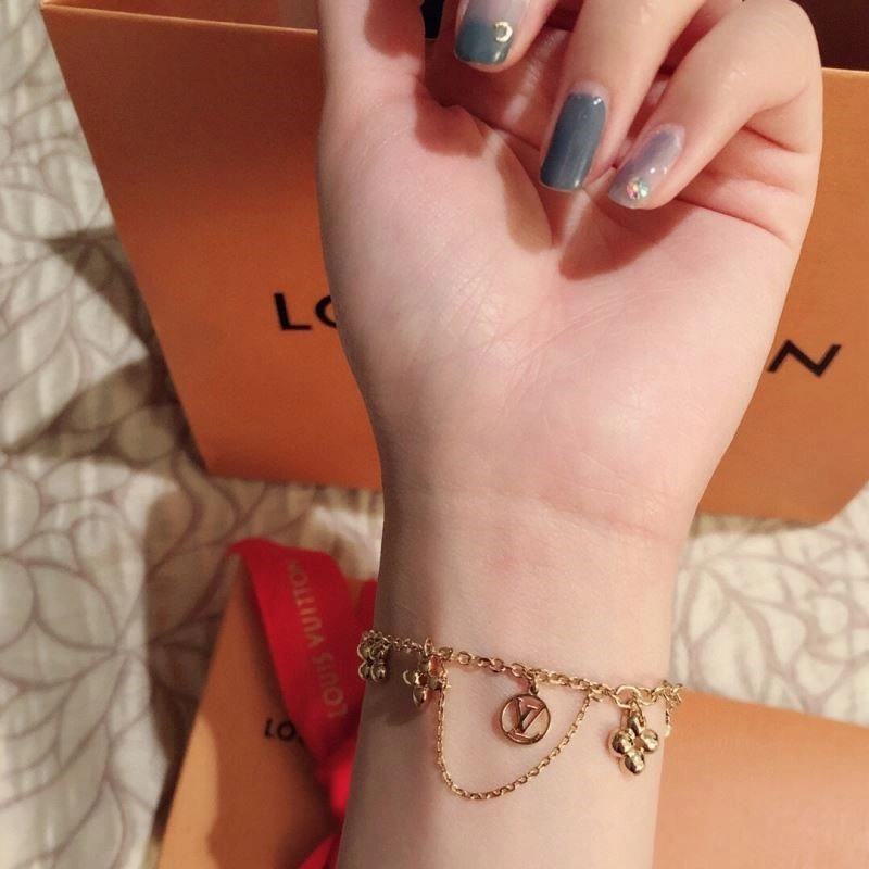 Louis Vuitton Bracelets DailyWear 249554