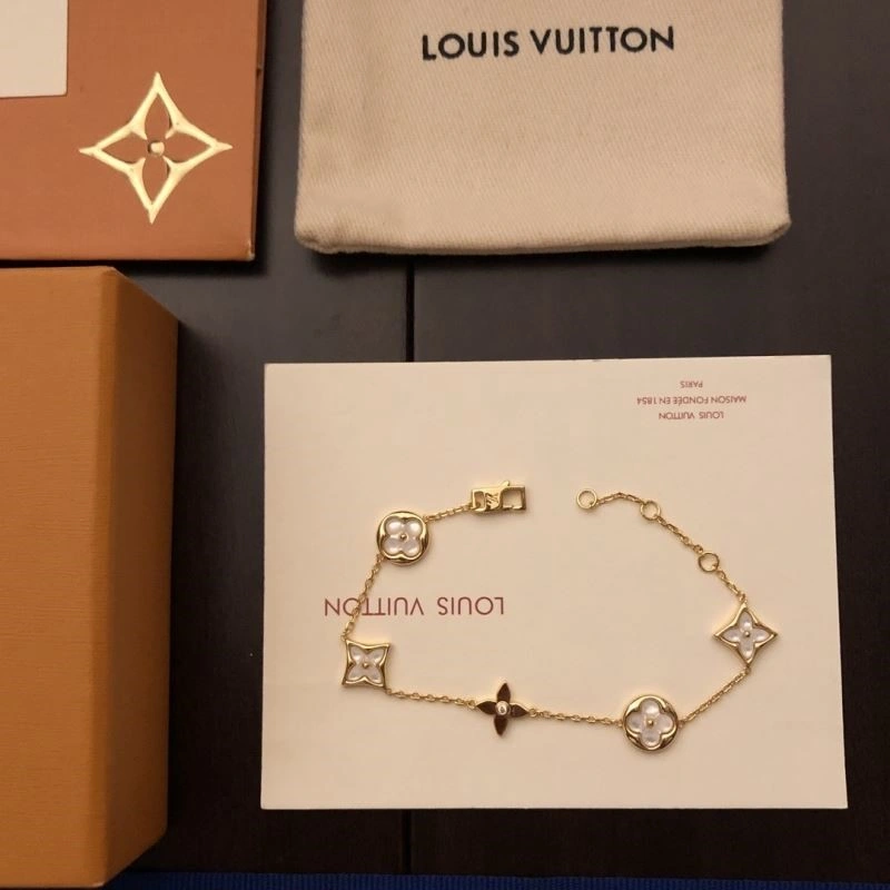 Louis Vuitton Bracelets WrinkleFree 249555