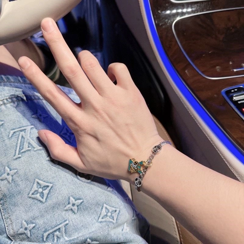 Casual Louis Vuitton Bracelets 249553