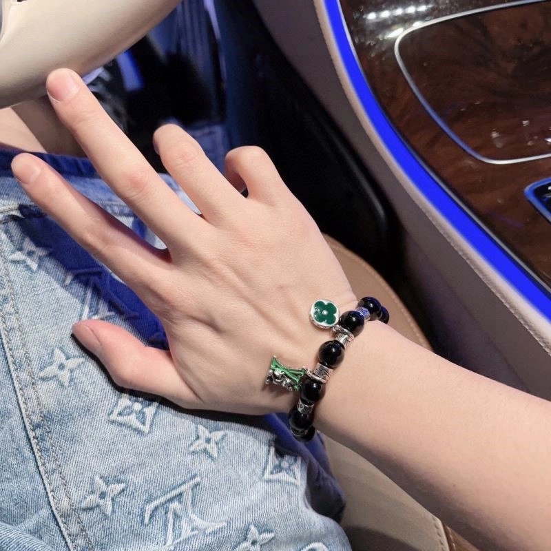Louis Vuitton Bracelets Refined 249550