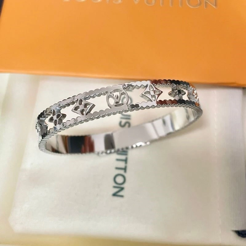 Louis Vuitton Bracelets Sporty 249549