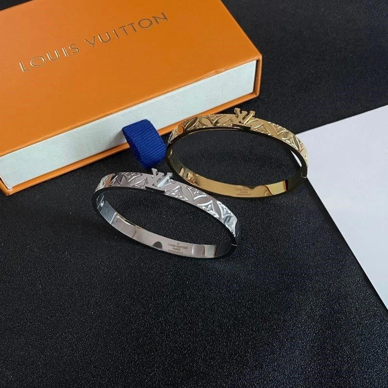 UrbanChic Louis Vuitton Bracelets 249536