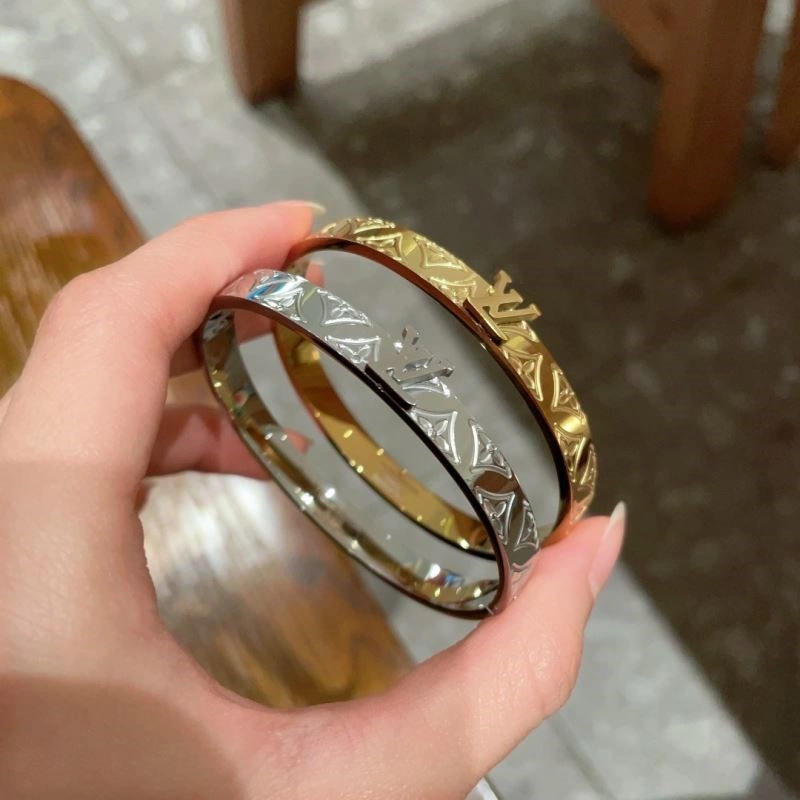 UrbanChic Louis Vuitton Bracelets 249536