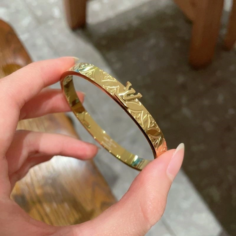UrbanChic Louis Vuitton Bracelets 249536